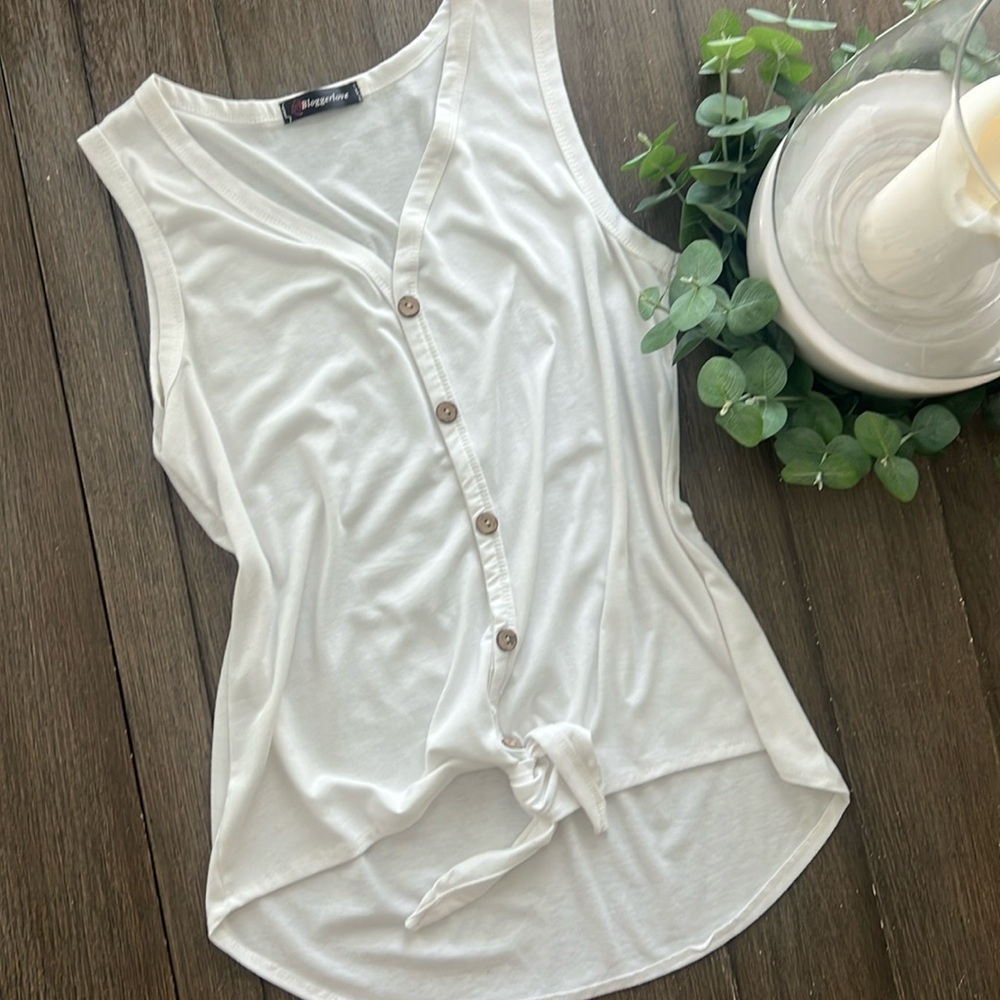 Gently used. Butter soft button front with tie. Tropical Island Boho